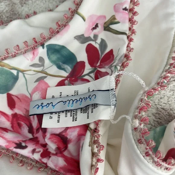 White and pink bikini good used condition. Size Med - Picture 3 of 5